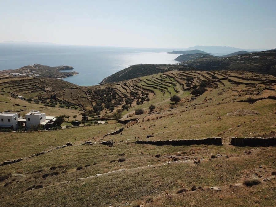 (En vente) Valorisation de la Terre Lopin de terre || Cyclades/Sifnos - 10.985 M2, 300.000€ 